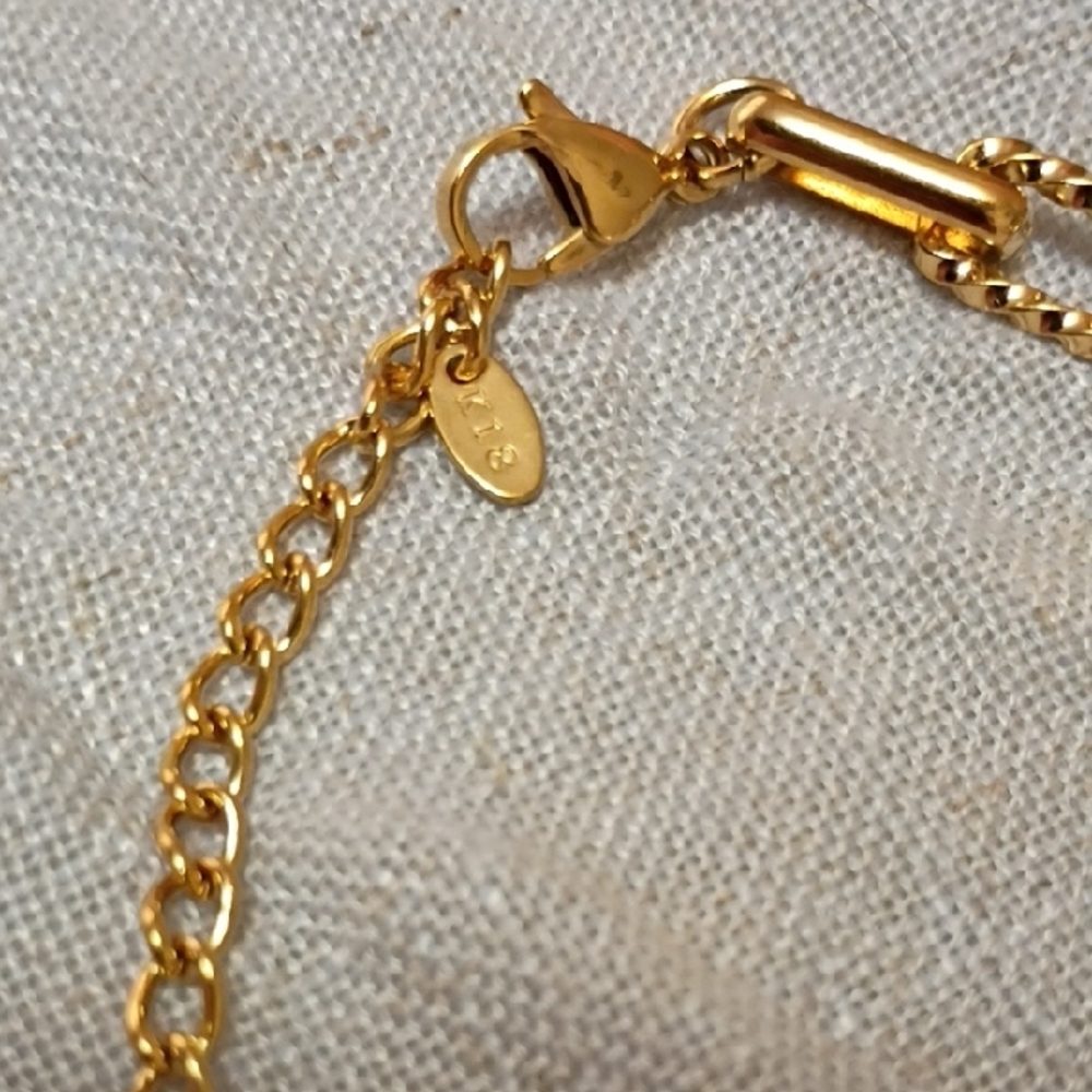 Solarie Gold Chain Bracelet - Picture 4 of 7